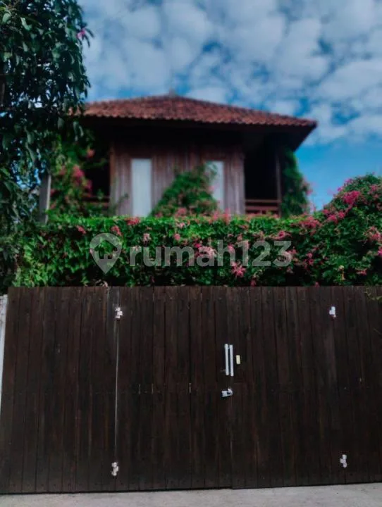 Rumah Sanur 2 Kamar Tidur Furnish Rumah Nyaman Taman Besar - Bali in Bali