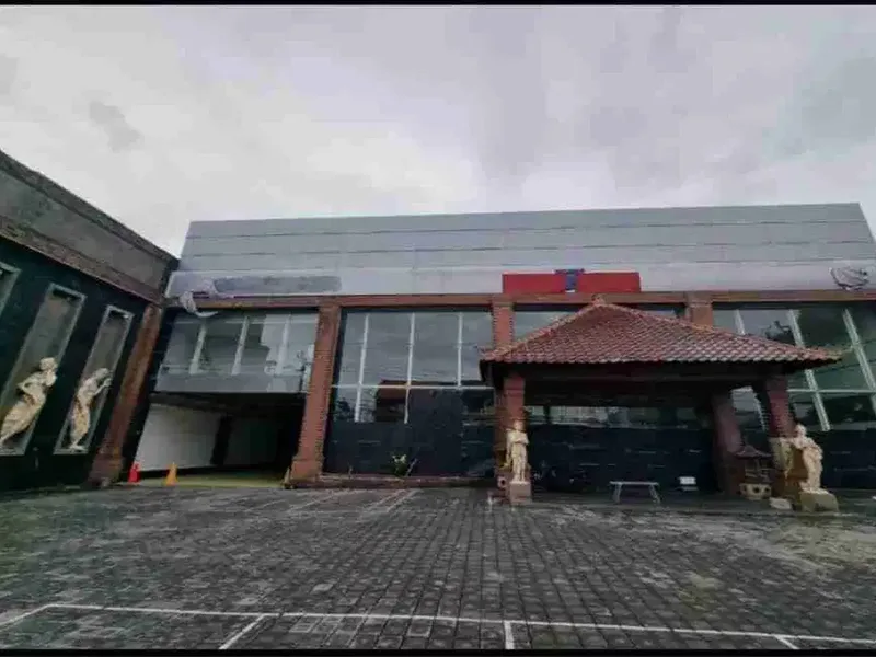 komersil eks showroom  pemecutan klod denpasar barat - Real Estate in Bali