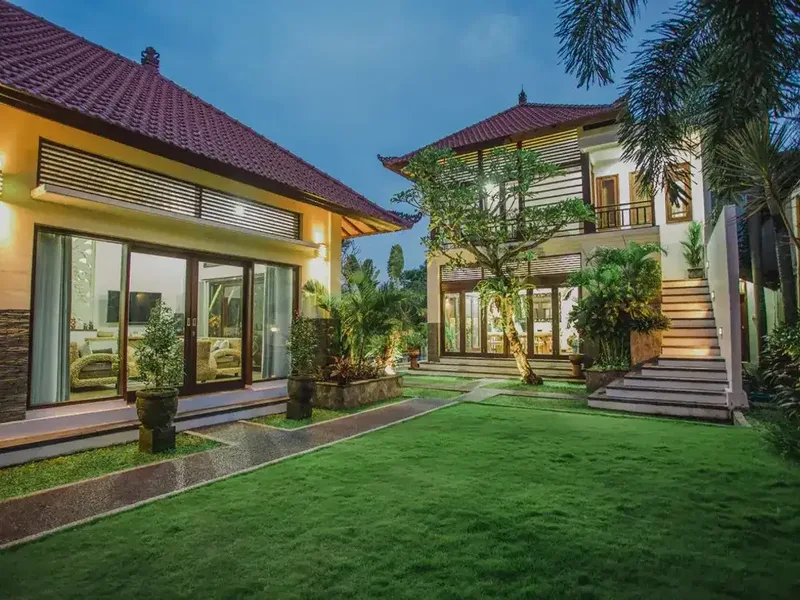 Leasehold - Exquisite 4-Bedroom Estate Luxury Living with Pool, Gym, and Expansive Garden - Real Estate in Bali
