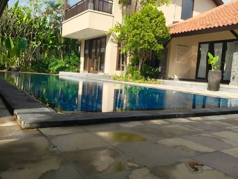 FOR SALE VILLA MEWAH SANGAT TERAWAT KAWASAN TENANG CLUSTER SANGAT BAGUS NUSA DUA - Real Estate in Bali