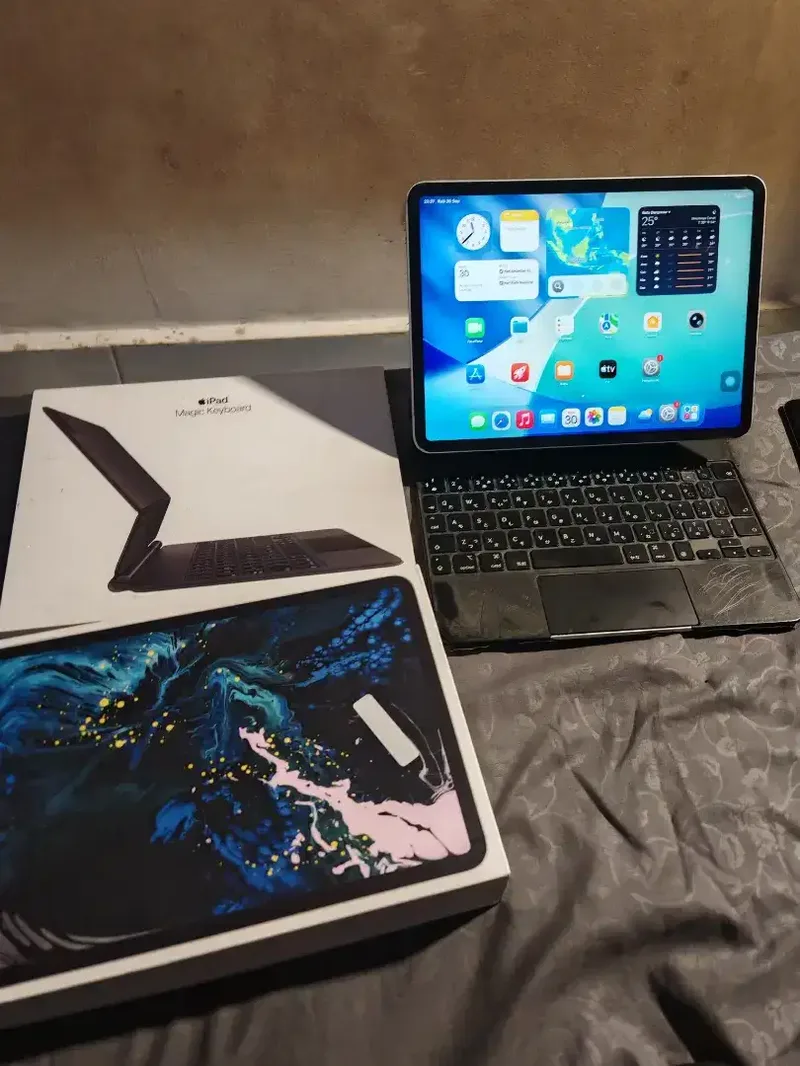 Ipad Pro + Keyboard 11 inch Wifi Cell iBox Resmi - Electronics in Bali