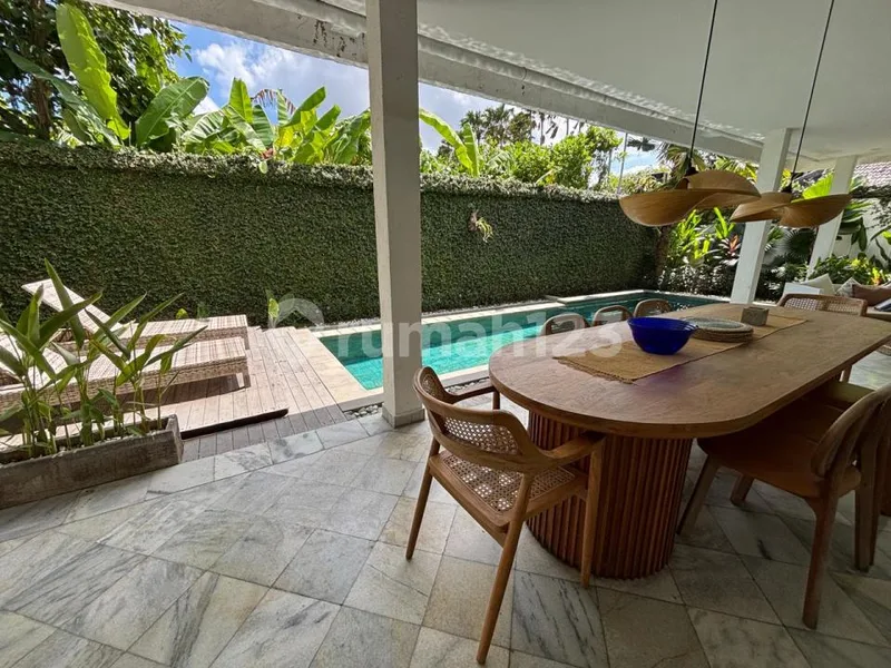 Villa Luas 4 Kamar dengan Taman dan Pool di Petitenget Seminyak - Real Estate in Bali