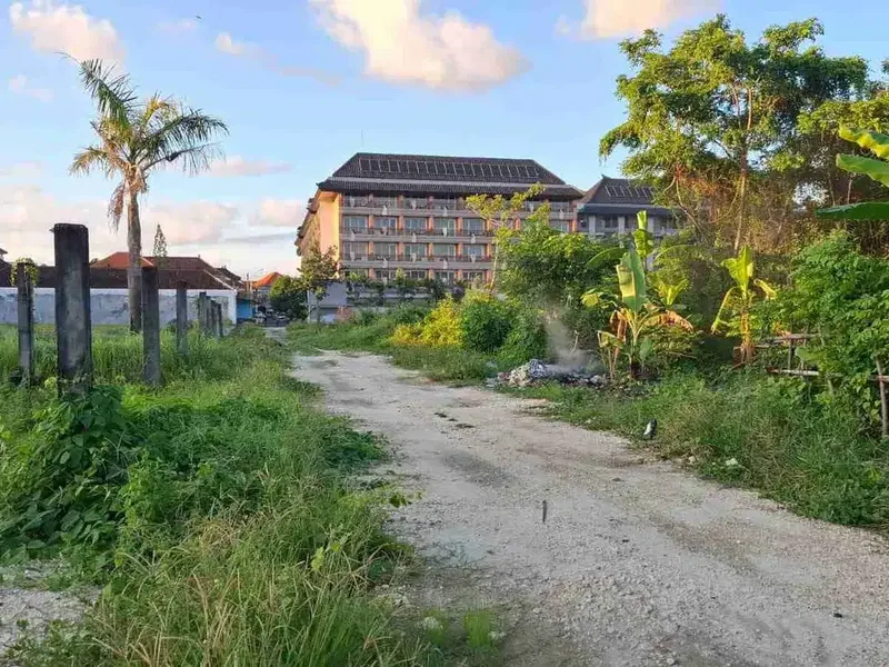 JUAL Tanah Are Premium Luas 2.7are/270m² Jl Merdeka Raya Kuta, Zona Perdagangan & Jasa area Strategis Investasi - Real Estate in Bali