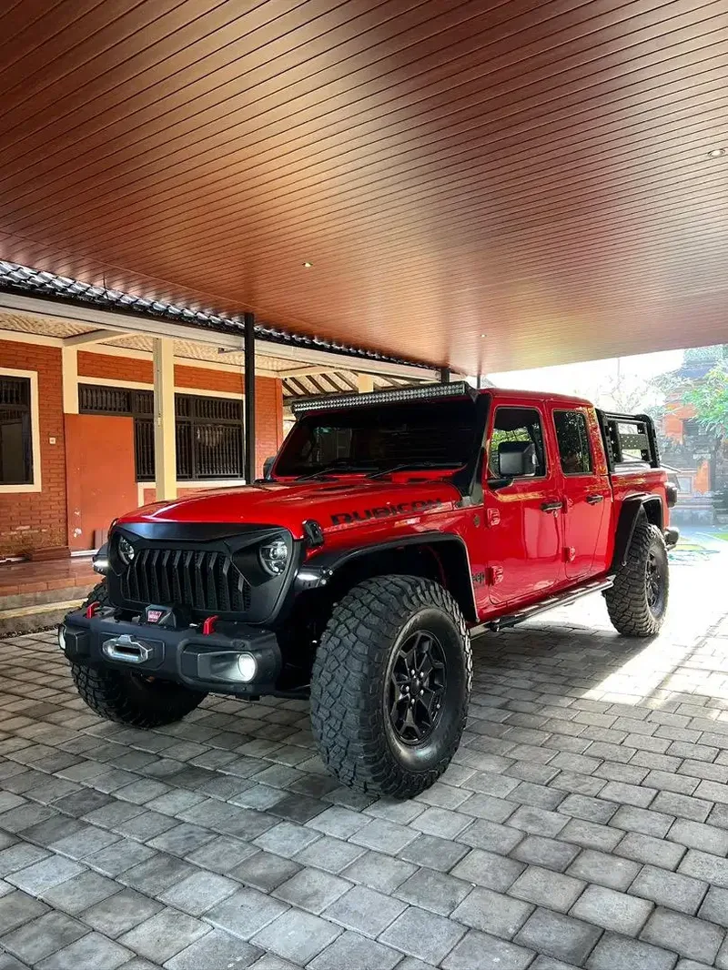 DP 599 JT JEEP RUBICON GLADIATOR 4X4 2020 AT RED - Vehicles in Bali