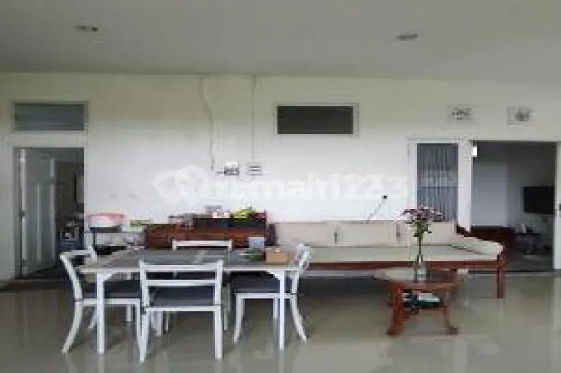 Rumah Bagus Semi Furnished di Jl Pantai Berawa, Badung - Real Estate in Bali