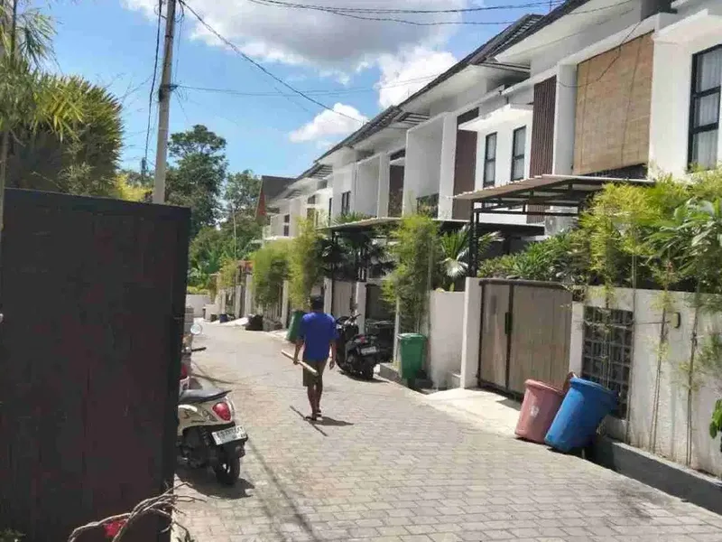RUMAH BARU LANTAI II MODERN MINIMALIS LINGKUNGAN ONE GATE SISTEM DEKAT JOGING TREK DAN DEKAT SMP NEGERI 2 KUTA UTARA DALUNG - Real Estate in Bali