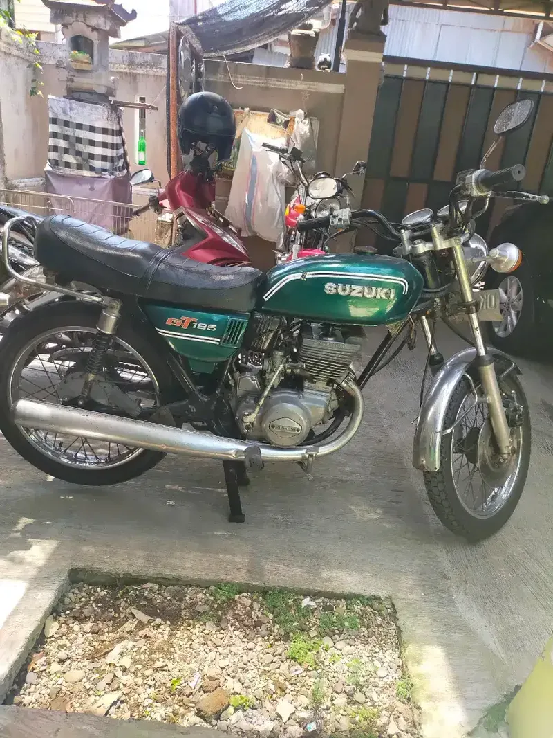 Suzuki GT 185 tahun 1976 - Vehicles in Bali