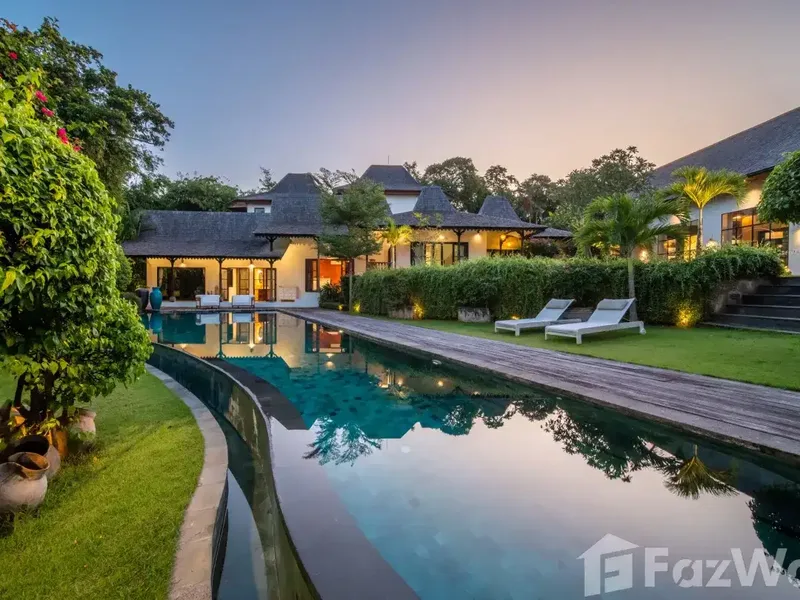 6 Bedroom Villa for sale in Kerobokan, Bali - Real Estate in Bali