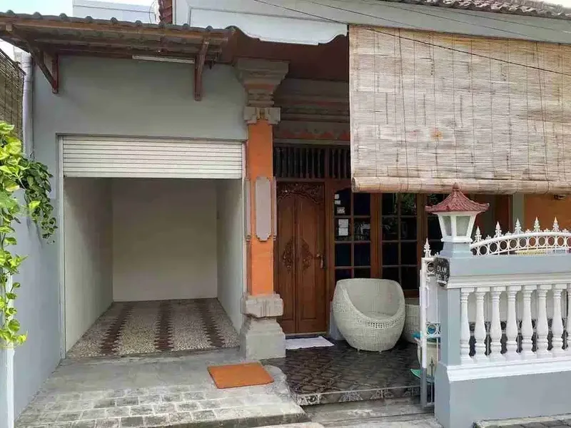Dijual Rumah 2 Lt, Harga Terjangkau, di Muding, Kerobokan dekat Kuta dan Canggu - Real Estate in Bali