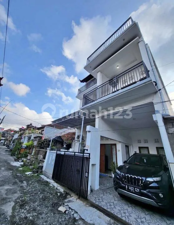 Rumah Semi Furnish 2 Lantai di Taman Griya Jimbaran dengan Rooftop - Real Estate in Bali