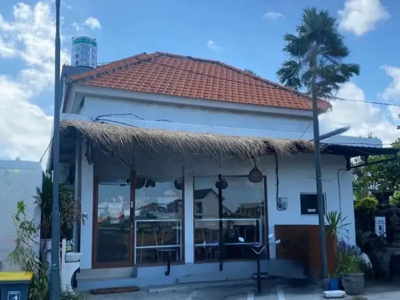 Strategic Shop Space For Rent In Batu Bolong, Canggu Area - Real Estate in Bali