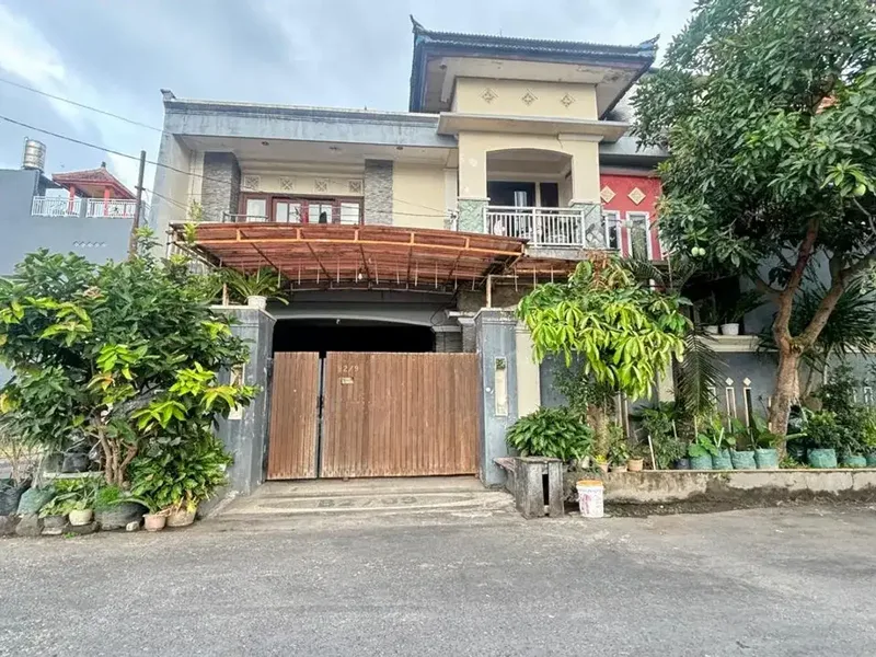 RUMAH 3 LANTAI DI PERUMAHAN JL RAYA LUKLUK MENGWI DEKAT PUSPEM BADUNG - Real Estate in Bali