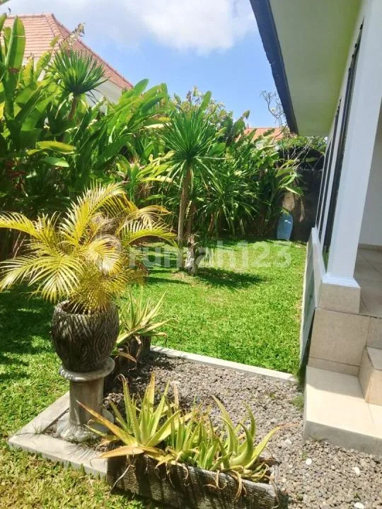 Rumah Semi Furnished 2 Kamar Tidur di Jln Yudhistira Seminyak - Real Estate in Bali