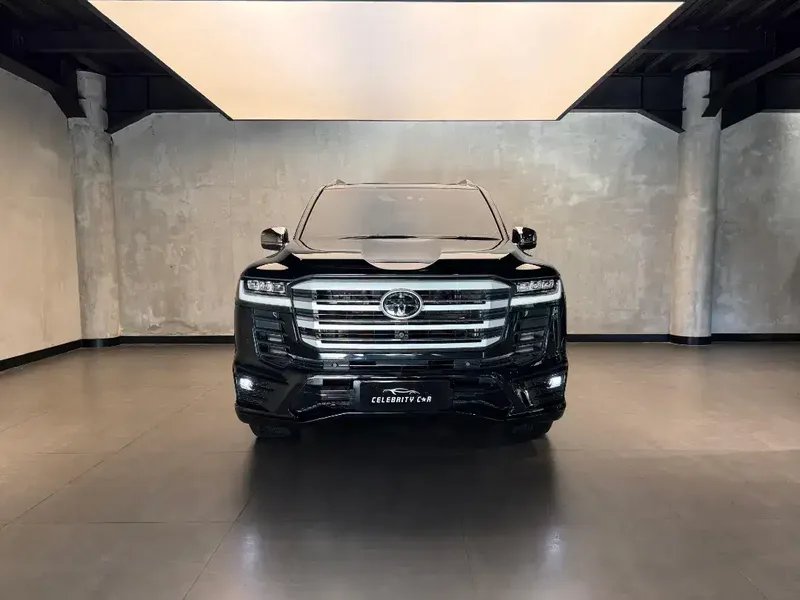 Toyota Land Cruiser 300 VXR 4x4 2024 - Vehicles in Bali