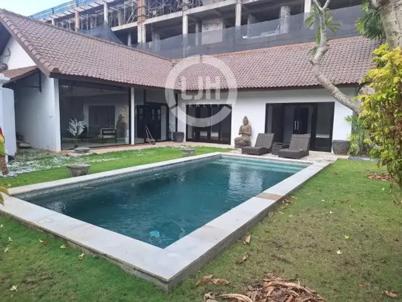 3 Bedroom Villa at Tibubeneng, Canggu, Furnished, Spacious Garden, Walking Distance to Batu Belig Beach - Real Estate in Bali