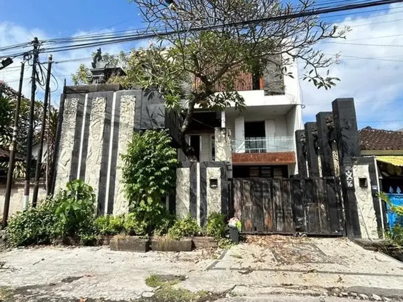 Rumah Mewah 2 Lantai Dijual di Renon, Pusat Kota Denpasar - Real Estate in Bali