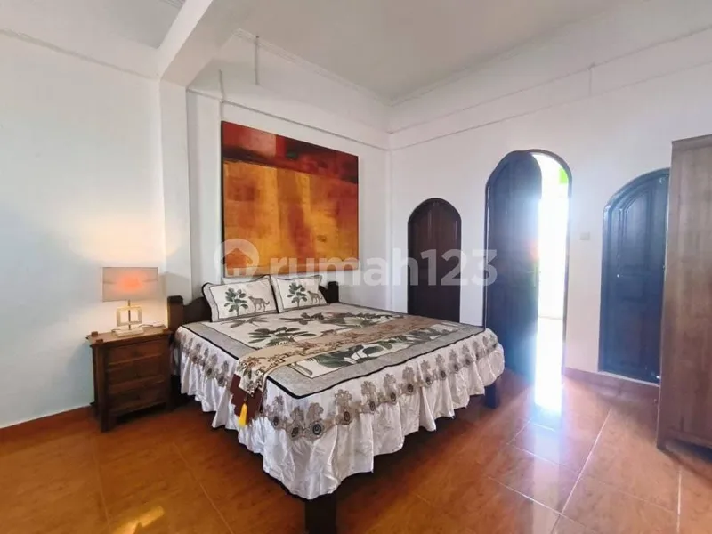 Villa Strategis Zona Kuning di Sunset Road Dekat Pantai, Seminyak - Real Estate in Bali
