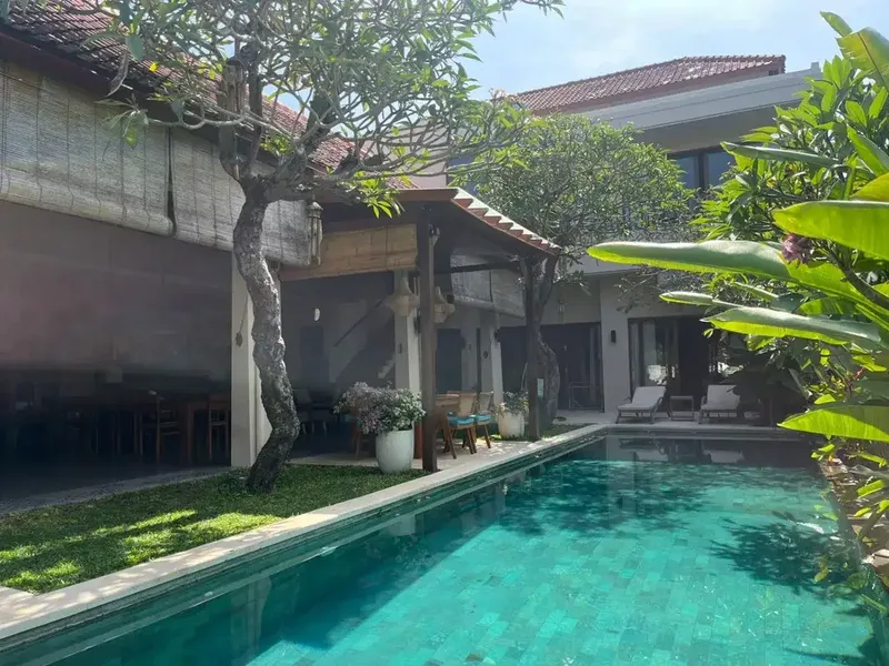 Luxury Two-Story Villa for Rent – Quiet & Comfortable Area  Experience the luxury of living in this beautiful two-story villa, located in a peaceful a - Real Estate in Bali
