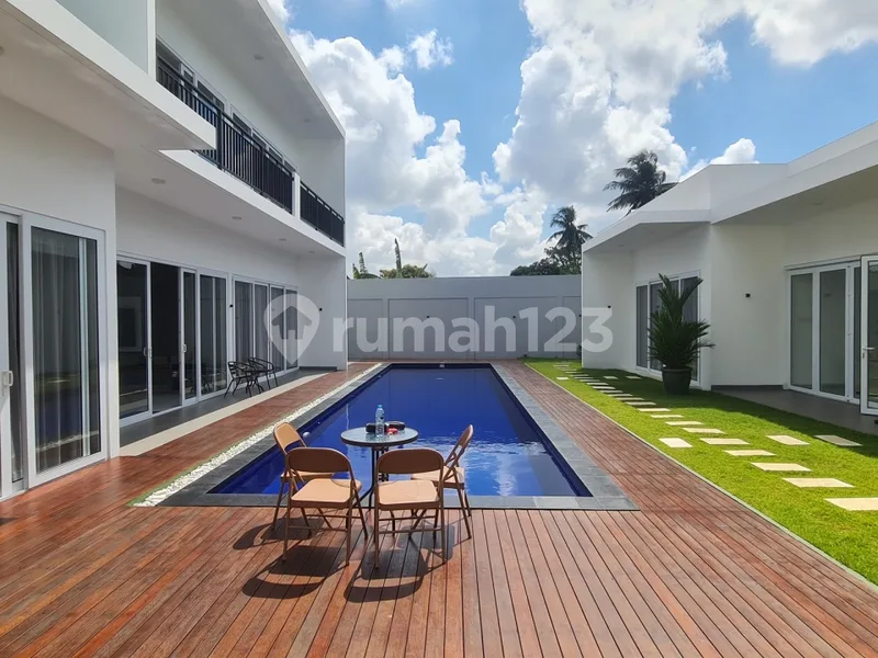 Luxury Six-Bedrooms Villa In Canggu - Real Estate in Bali