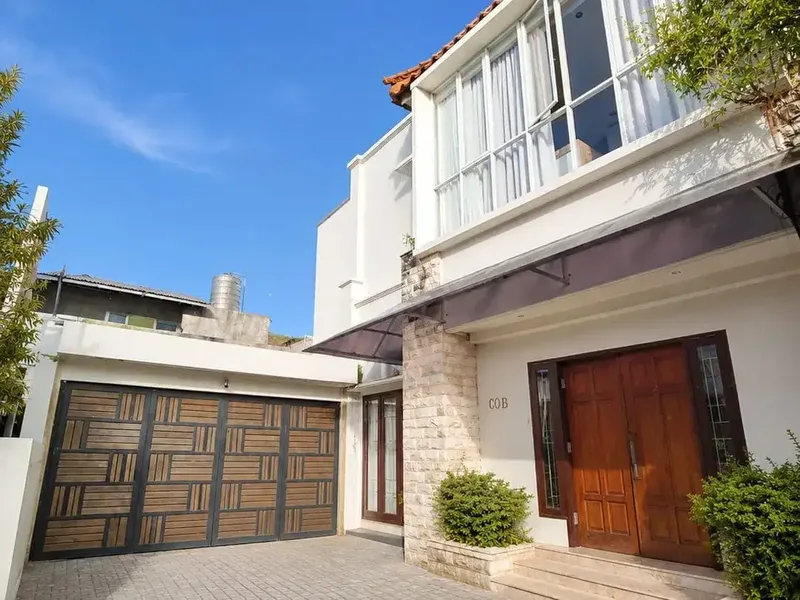 Dijual rumah strategis lingkungan elite. By Pass Garden Residence Sanur - Real Estate in Bali