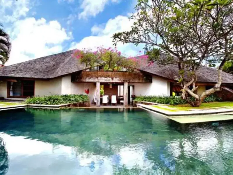 Artistic Villa In Kerobokan Kelod, Kuta Utara, Designed By Promenade Architect With Rice Field View Surrounding It, Close To Seminyak And Canggu Area - Real Estate in Bali