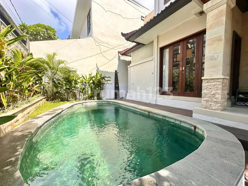 Rumah Mewah di Tengah Kota Umalas Bali Dekat ke Canggu Ada Kolam Renang - Bali in Bali