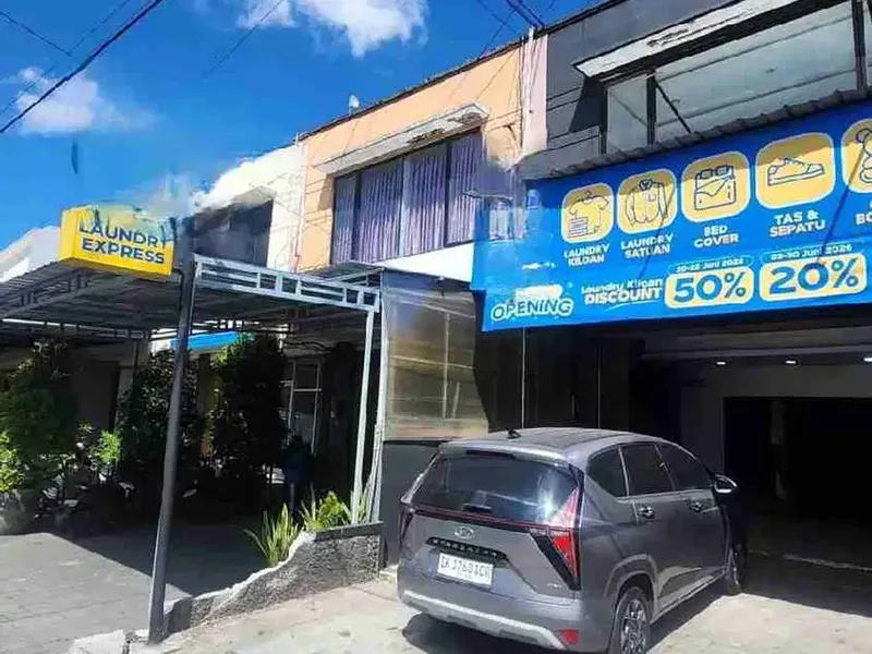 JUAL TANAH ADA BANGUNAN GEDUNG USAHA LOUNDRY MASIH BEROPERASI DI JALAN GUNUNG SOPUTAN DENPASAR BARAT - Real Estate in Bali