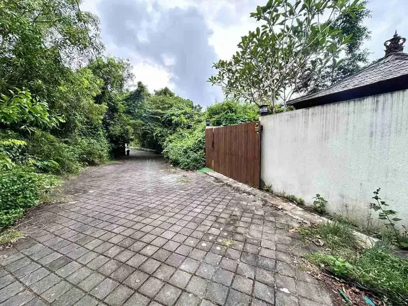 Tanah Strategis Jl Toyaning Ungasan dekat Pantai - Real Estate in Bali