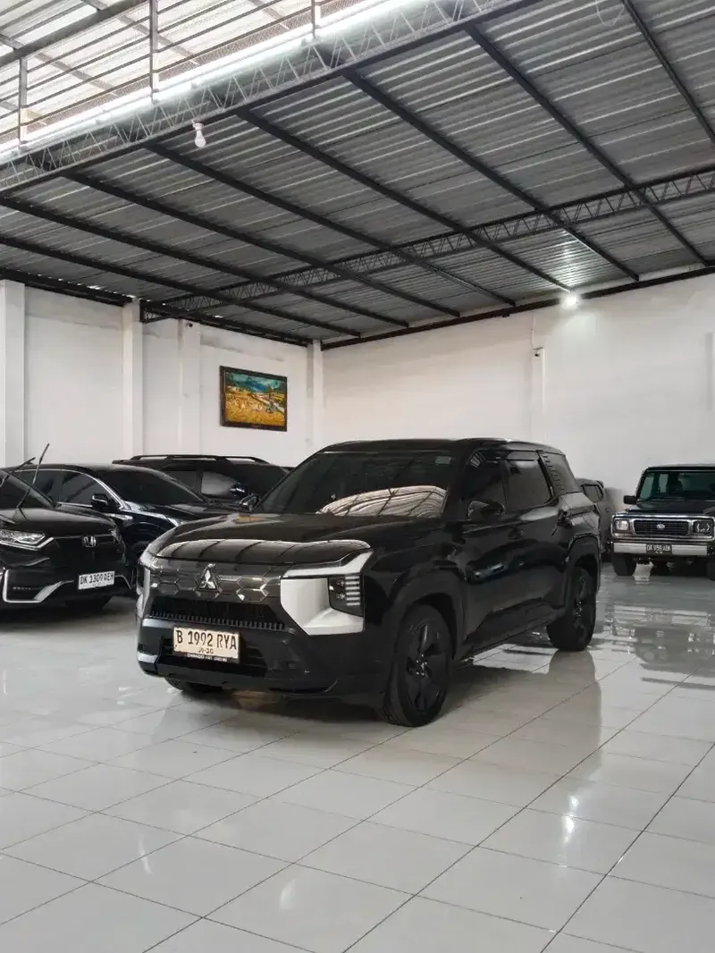 MITSUBISHI DESTINATOR MATIC LOW KM SEPERTI BARU - Vehicles in Bali