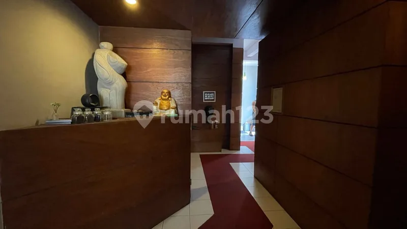 Dijual Ruko 2 Lantai Strategis di Jalan Raya Kerobokan - Real Estate in Bali