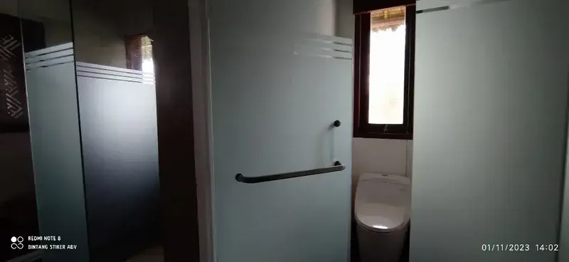 Menjadi betah dan nyaman dikamar mandi setelah psng stiker sunblast - Bali in Bali