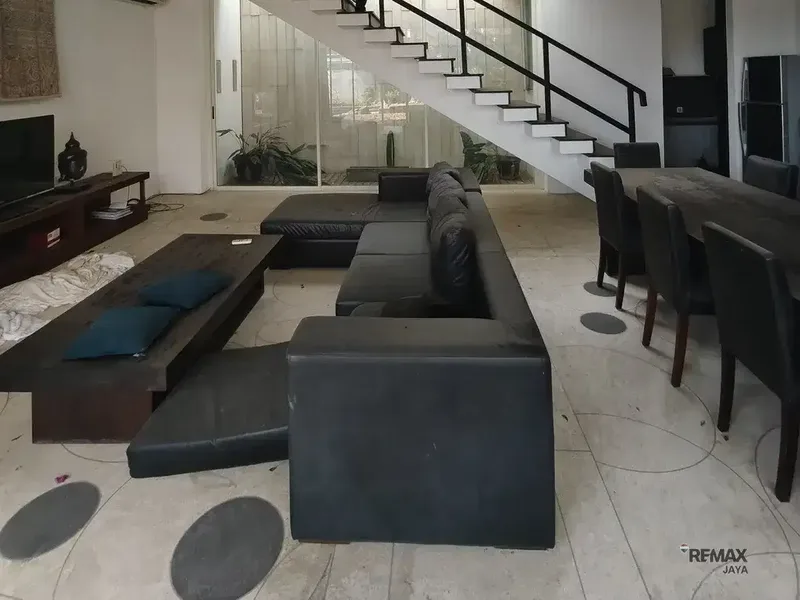 Villa Murah 2 Lantai Disewakan di Seminyak - Real Estate in Bali