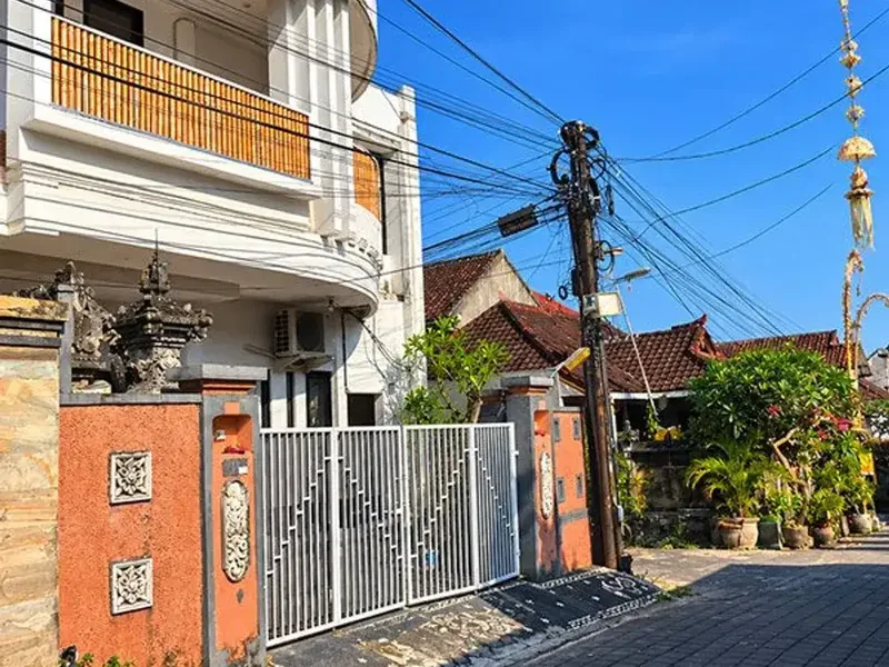 [AMS-054.AGH]  Dijual Rumah 2 lantai 3 Kamar Super Strategis - Perum Dalung Permai Badung - Bali in Bali
