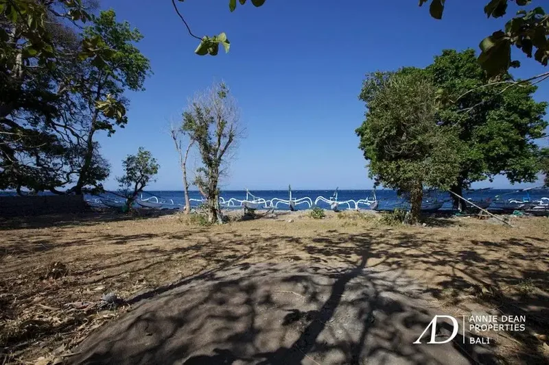 FREEHOLD COMMERCIAL BEACHFRONT LAND IN AMED - Real Estate in Bali