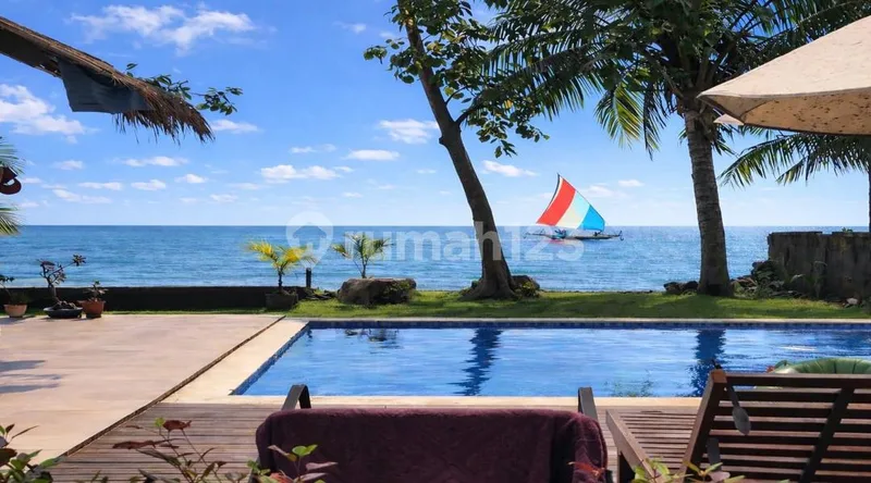 Absolute Oceanfront 2 Bedroom Villa Leasehold Until 2043 - Real Estate in Bali