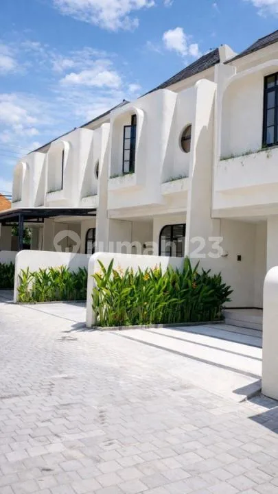 Turun Harga! Rumah Baru 2 Lantai di Renon Jalan Utama Pa11 - Bali in Bali
