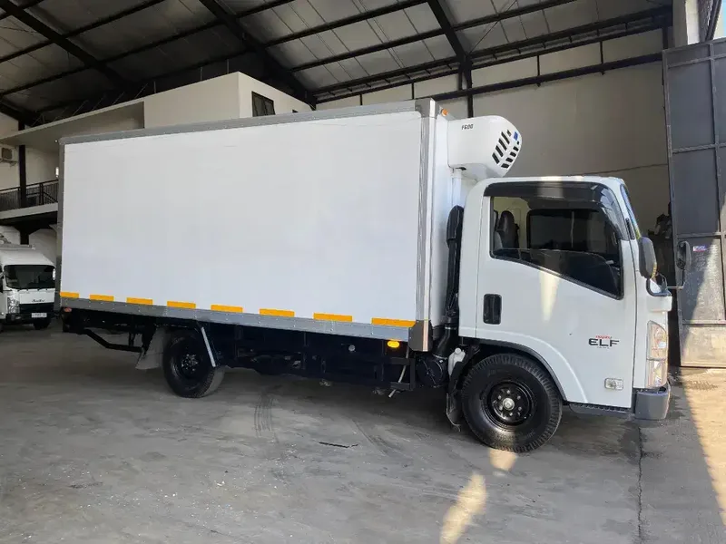 Truk ELF 4rdLong Th2025 Box Pendingin - Bali in Bali