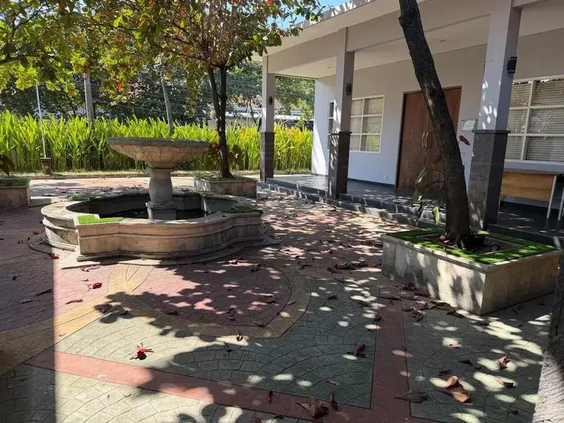 Disewakan Gedung Dengan Tanah Yang Luas Di Area Renon - Real Estate in Bali