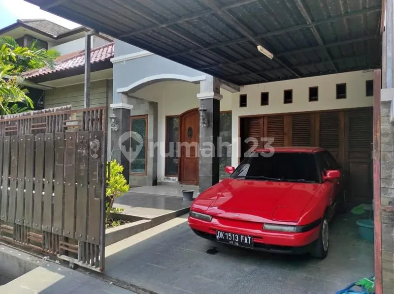 Rumah 1 Lantai Ruang Keluarga Besar Lingkungan Tenang Kawasan Premium Dekat - Bali in Bali
