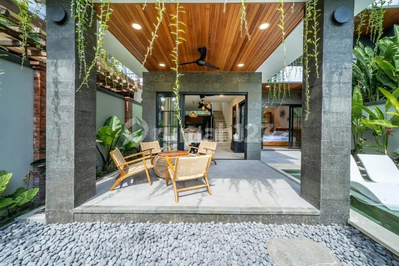 Modern Luxury 3 Bedroom With Big Garden Villa In Sekuta Sanur West Side For Yearly Rental & Leasehold Until 2048 - Bali in Bali