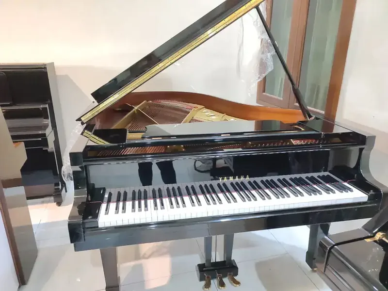Grand Piano Yamaha C7 - Hobbies & Sports in Bali