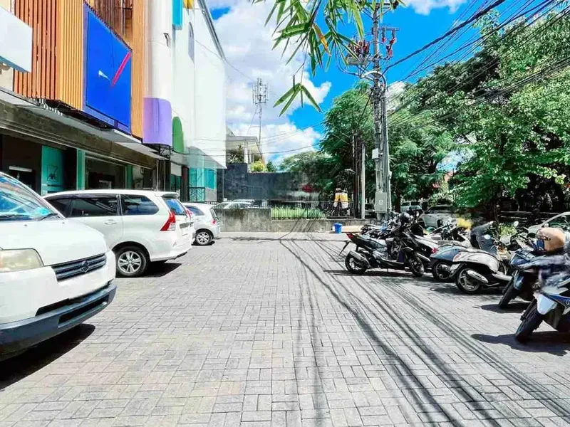 Ruko Parkiran Luas di Raya Renon Denpasar - Real Estate in Bali