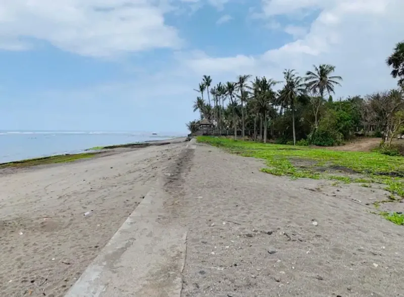 BEACHFRONT LAND WITH STRATEGIC LOCATION AT CANGGU CEMAGI - Real Estate in Bali