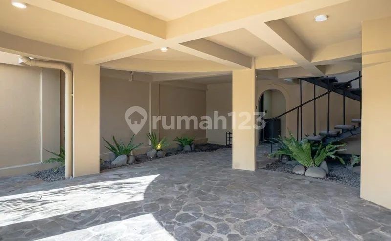 Villa, 3 Lantai, SHM, di Pererenan, Badung Bali - Real Estate in Bali