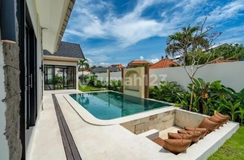 Disewakan tahunan Villa di Canggu, Badung dekat ke pantai - Real Estate in Bali