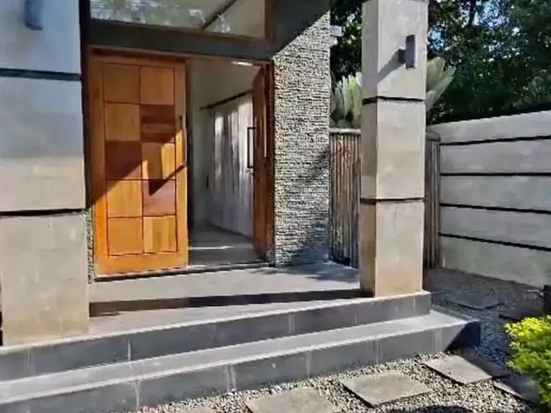Rumah Luas 2.5 Are Disewakan, di Pusat Renon Denpasar - Bali in Bali