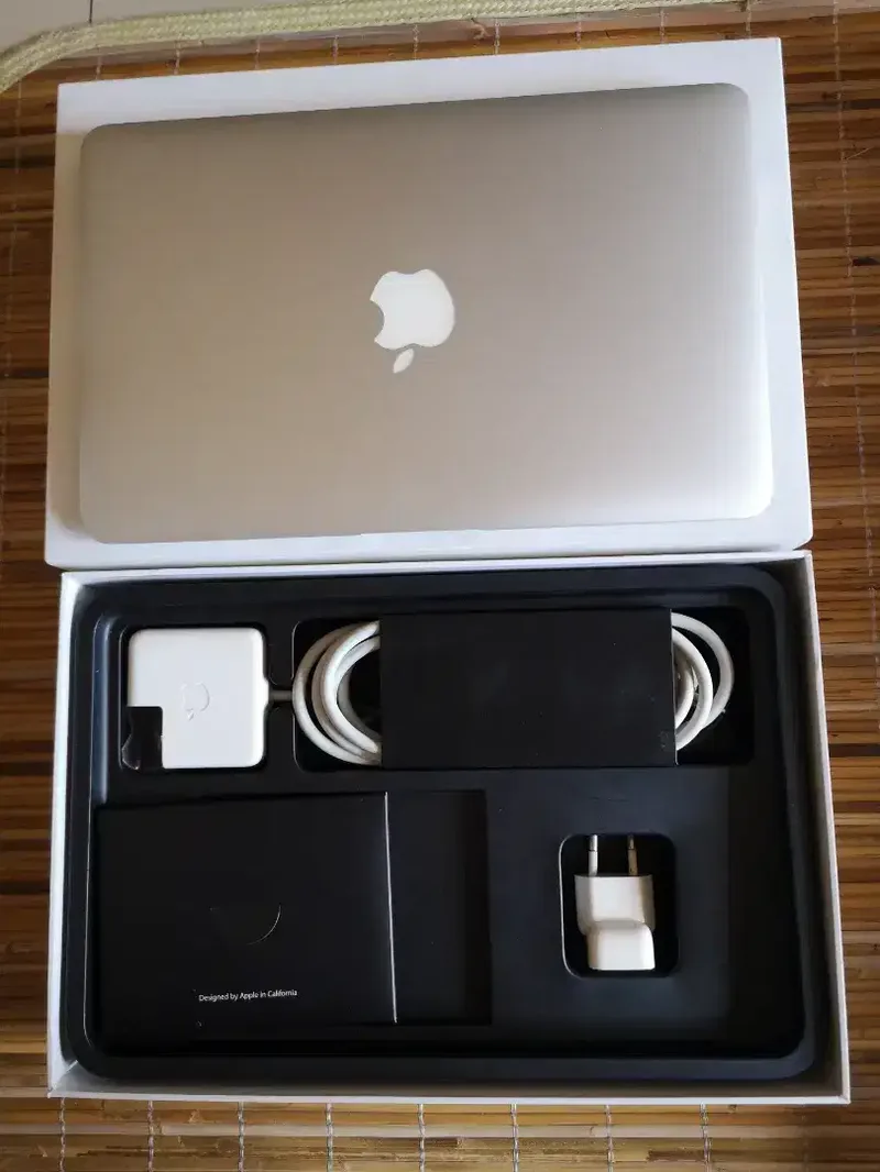 Macbook air 11 inch 2015 - Electronics in Bali