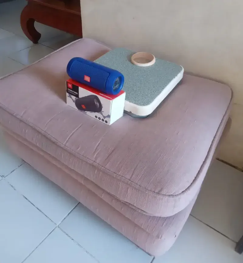 Dijual Borongan Kursi Sofa,Lemari,Timbangan & Speaker JBL Rp 600rb.. - Electronics in Bali