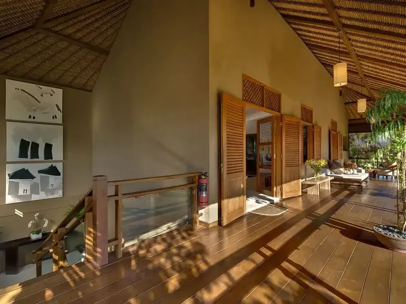 Freehold - Luxurious Balinese Retreat with Spacious Living, Lush Gardens, and Prime Seminyak Location - Bali in Bali