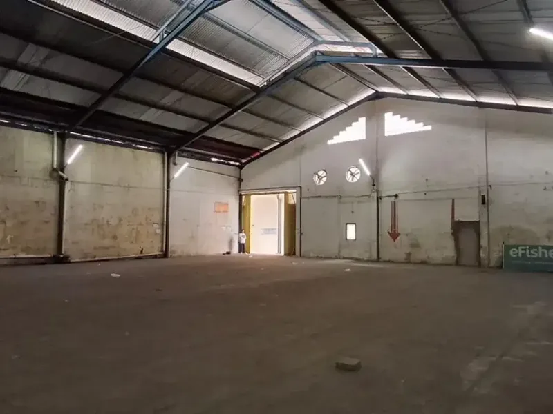 Disewakan gudang + Kantor siap pakai jalan utama Gatsu Timur Bali - Real Estate in Bali